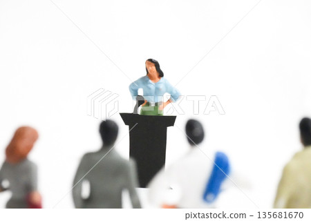 Female leader speech image ③ 135681670