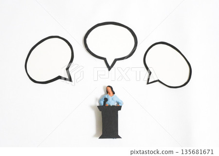 Female leader speech image ④ Female leader speech image ④ 135681671