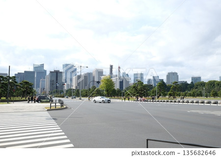 Directly from Tokyo Station, around the Imperial Palace Directly from Tokyo Station, around the Imperial Palace 135682646
