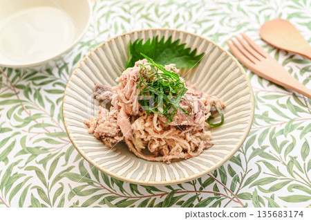 Canned mackerel and dried daikon radish salad 135683174