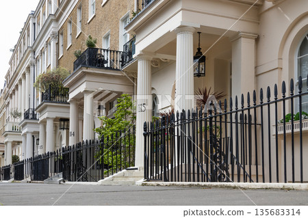 Classic White Terraced Houses in London Luxury Neighborhood Classic White Terraced Houses in London Luxury Neighborhood 135683314