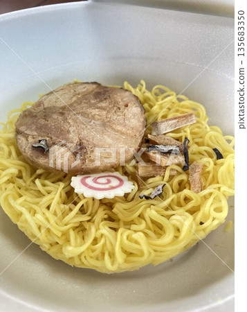 豚骨鹽味杯麵（非油炸杯麵） 135683350