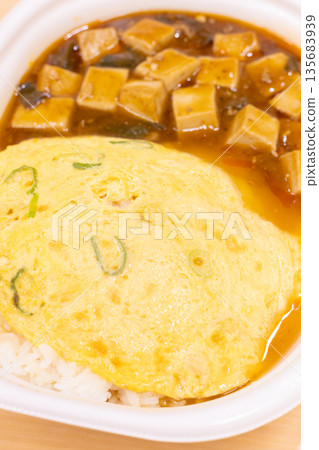 Delicious Tianjin rice and mapo tofu bento Delicious Tianjin rice and mapo tofu bento 135683939