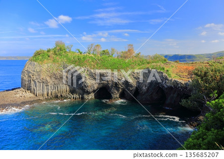 [Saga Prefecture] Nanatsugama on a clear day (Royal Stone in the Genkai Sea) 135685207