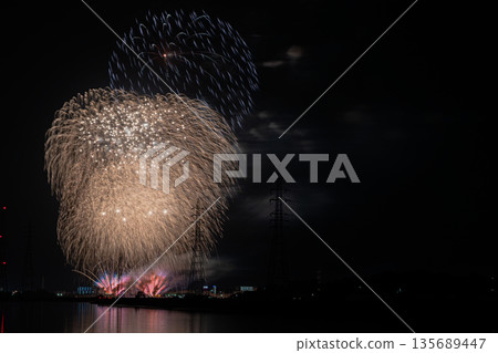 Scenes from the Atsumi Peninsula Fireworks Festival in Tahara City (Aichi Prefecture) 135689447