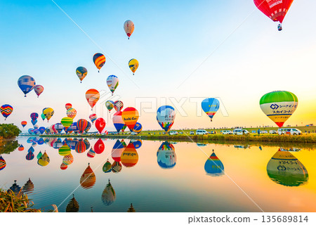 Saga International Balloon Fiesta: Reflections on the Kase River and hot air balloons Saga International Balloon Fiesta: Reflections on the Kase River and hot air balloons 135689814