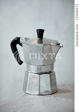 Mocha coffee pot 135690271