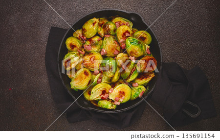 roasted brussels sprouts, with bacon, vegetarian food, homemade, no people, roasted brussels sprouts, with bacon, vegetarian food, homemade, no people, 135691154