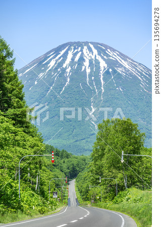 從喜茂別町相川展望台停車場看羊蹄山 135694278