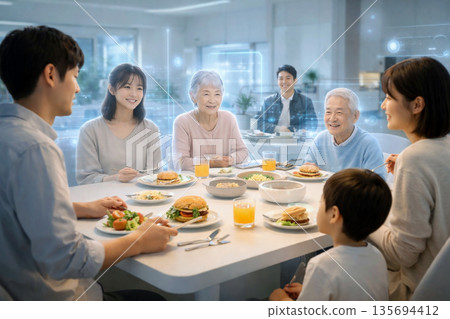 2030年日本的數位化家庭：未來可保持社交距離的餐桌 135694412