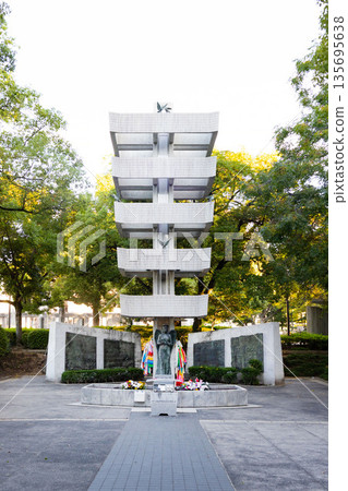 和平紀念公園動員學生紀念塔 135695638