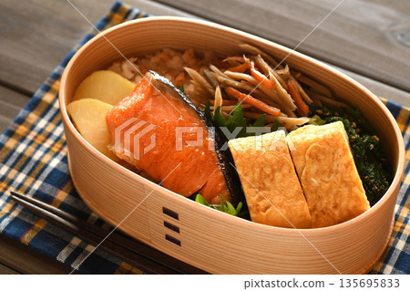 三文魚飯盒 135695833