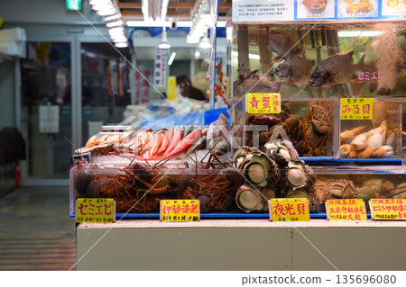 來自牧誌公共市場的魚 135696080
