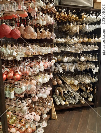 Christmas ornaments 135696108