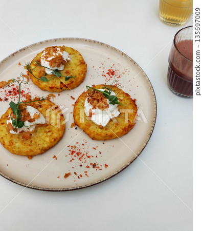 Traditional potato pancakes (draniki) 135697009
