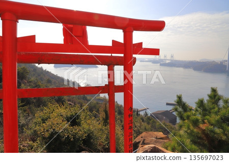 A hidden gem of Inari shrine with a view of the Seto Inland Sea A hidden gem of Inari shrine with a view of the Seto Inland Sea 135697023