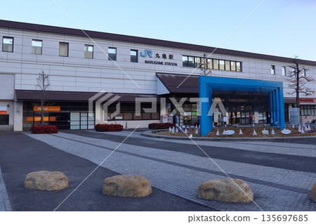 從陽山線眺望丸龜站(香川縣丸龜市) 從陽山線眺望丸龜站(香川縣丸龜市) 135697685