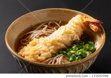 Large shrimp tempura soba 135697990