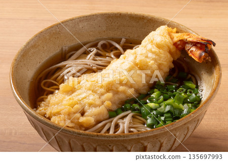 Large shrimp tempura soba 135697993