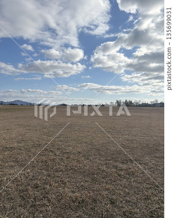 冬日景色，晴空萬裡 135699031