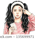 女子正在為痤瘡貼片上色 135699971