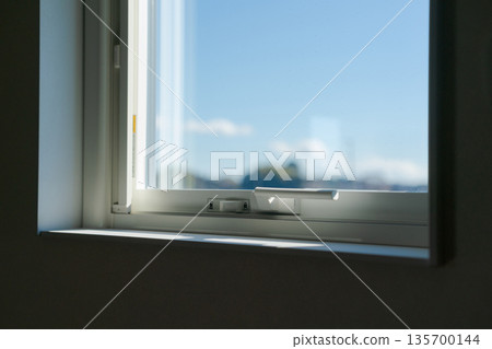 Blue sky seen from the bay window Blue sky seen from the bay window 135700144