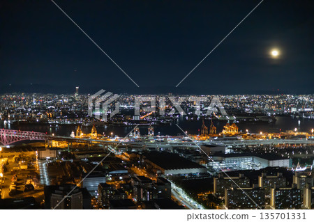 Night view of the harbor area illuminated by the full moon 135701331