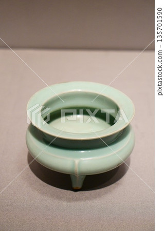 9670 Celadon Hakama-koshi Incense Burner 135701590