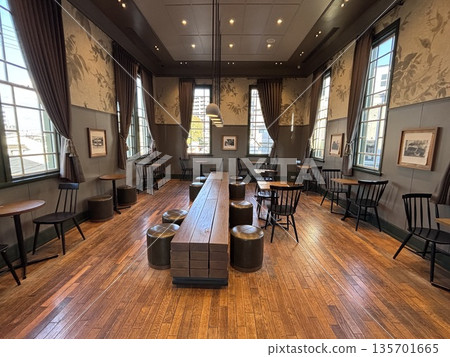 The Starbucks at Dogo Onsen is Western-style and comfortable The Starbucks at Dogo Onsen is Western-style and comfortable 135701665