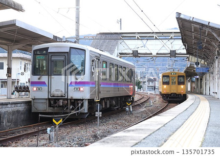 [JR West] Kiha 120 Series 300 and 105 Series (Fukuen Line: Fuchu Station) 135701735