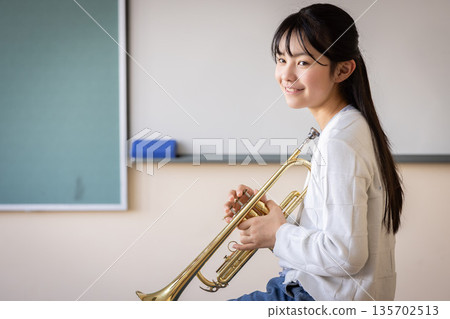 小學生吹小號 135702513