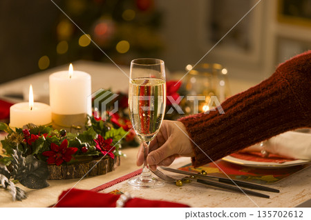 Christmas table coordination Christmas table coordination 135702612
