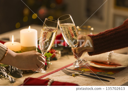 Christmas table coordination Christmas table coordination 135702613