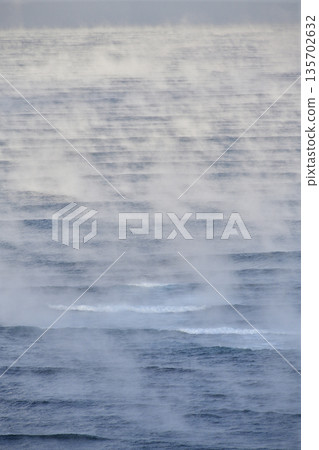 Photographing a windstorm on the sea surface in Otobe, Hokkaido in winter 135702632