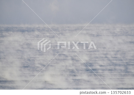Photographing a windstorm on the sea surface in Otobe, Hokkaido in winter 135702633