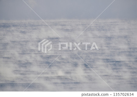 Photographing a windstorm on the sea surface in Otobe, Hokkaido in winter 135702634