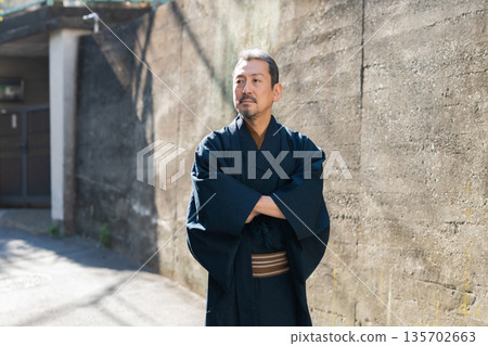 一個穿著和服的男人 一個穿著和服的男人 135702663