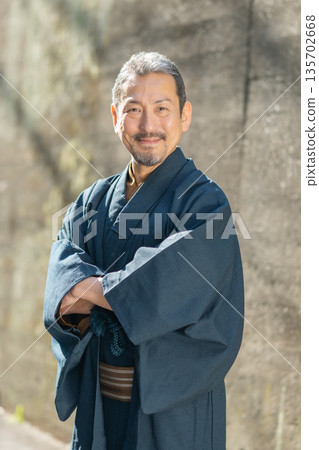 一個穿著和服的男人 一個穿著和服的男人 135702668