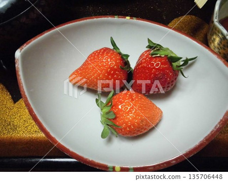 Strawberries on a plate Strawberries on a plate 135706448