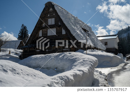 Snow-covered Gassho-style houses in Toyama, Gokayama, and Himi Snow-covered Gassho-style houses in Toyama, Gokayama, and Himi 135707917