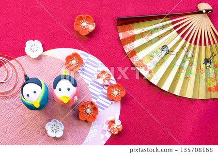 紅色背景的雛祭圖片 紅色背景的雛祭圖片 135708168