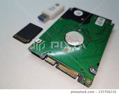 資料儲存媒體（儲存設備） 135708210