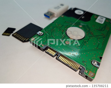 Data storage media (storage devices) Data storage media (storage devices) 135708211