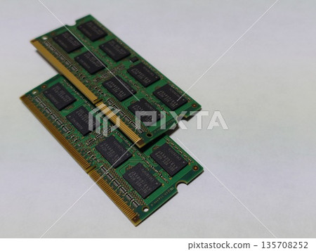 筆記型電腦(PC)主記憶體(RAM)(左對齊) 筆記型電腦(PC)主記憶體(RAM)(左對齊) 135708252