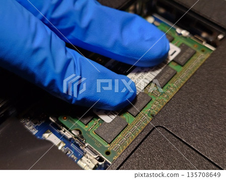 Installing main memory (RAM) in a laptop (PC) Installing main memory (RAM) in a laptop (PC) 135708649