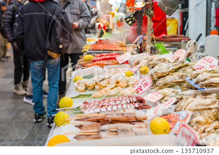 Japanese markets that are extremely popular with foreign tourists Japanese markets that are extremely popular with foreign tourists 135710937