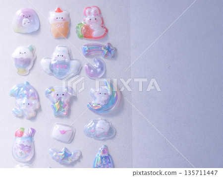 這些可愛又圓潤的3D貼紙非常受歡迎。 135711447