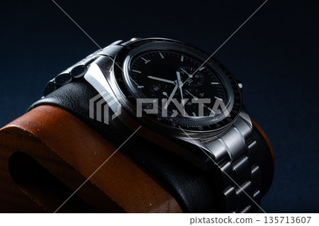 Luxury watch 135713607