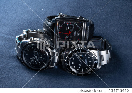 Luxury watch 135713610
