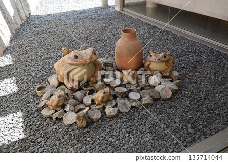 Frog Pottery Frog Pottery 135714044
